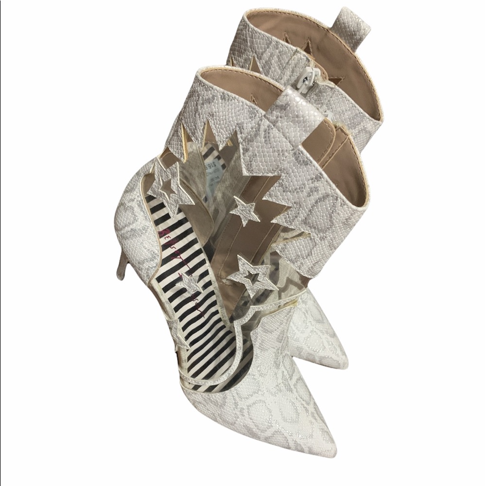 NWOT Betsey Johnson Stiletto White Dress Boots 5.5